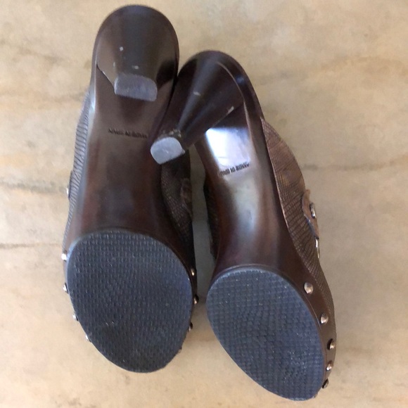 Stuart Weitzman brown embossed mules - Picture 5 of 5